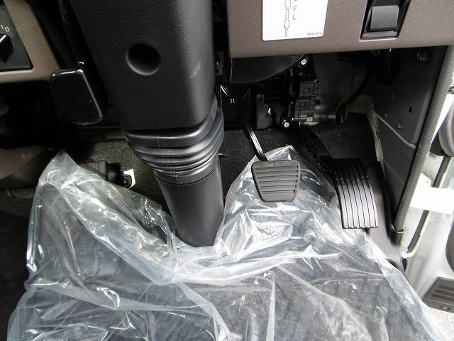 三菱ふそうキャンター平ボディ小型（2t・3t）[写真04]