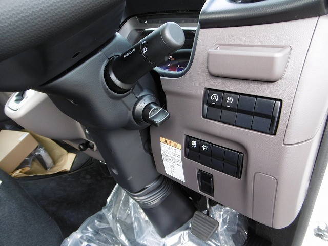 三菱ふそうキャンター平ボディ小型（2t・3t）[写真05]