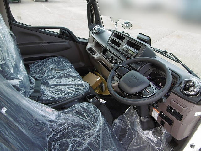 三菱ふそうキャンター平ボディ小型（2t・3t）[写真06]