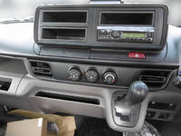 三菱ふそうキャンター平ボディ小型（2t・3t）[写真09]