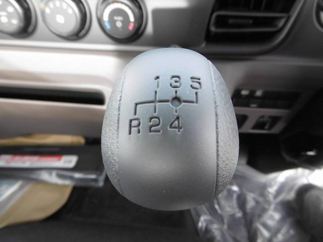 三菱ふそうキャンター平ボディ小型（2t・3t）[写真10]