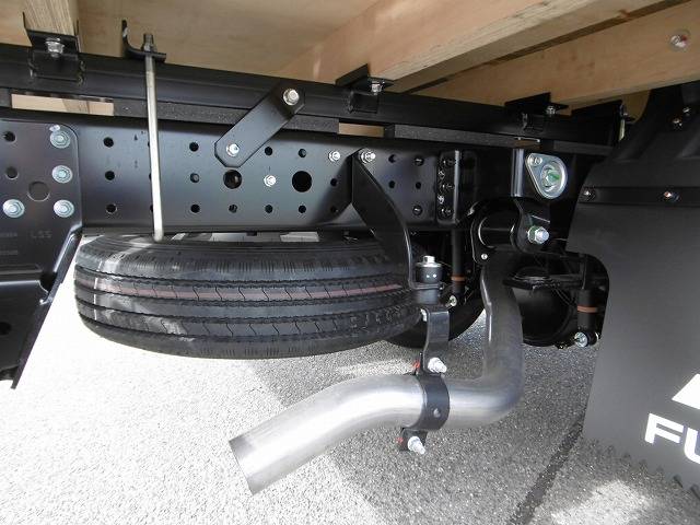 三菱ふそうキャンター平ボディ小型（2t・3t）[写真18]