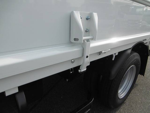 三菱ふそうキャンター平ボディ小型（2t・3t）[写真24]