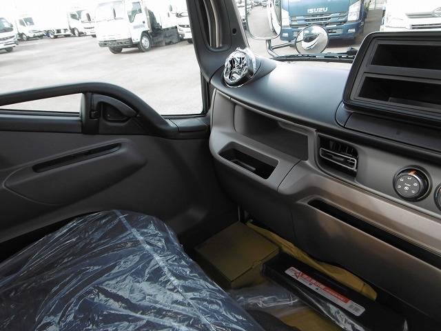 三菱ふそうキャンター平ボディ小型（2t・3t）[写真08]
