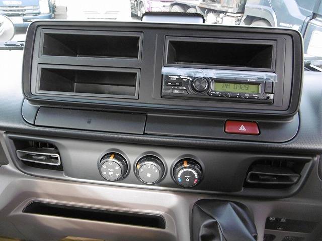 三菱ふそうキャンター平ボディ小型（2t・3t）[写真09]