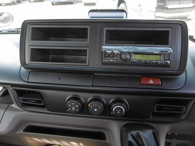 三菱ふそうキャンターダンプ小型（2t・3t）[写真08]