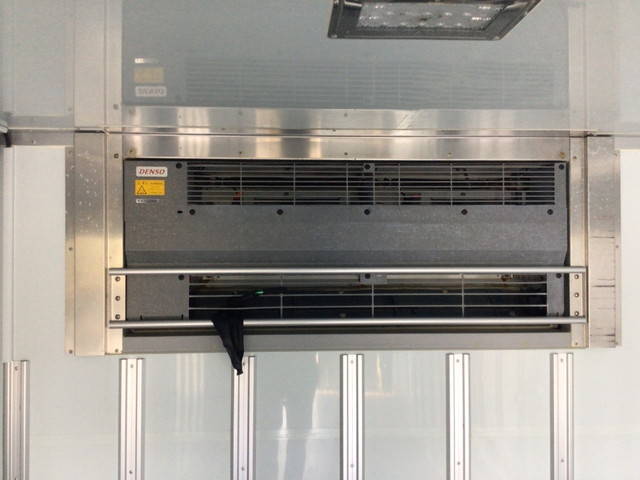 いすゞエルフ冷凍車（冷蔵車）小型（2t・3t）[写真12]