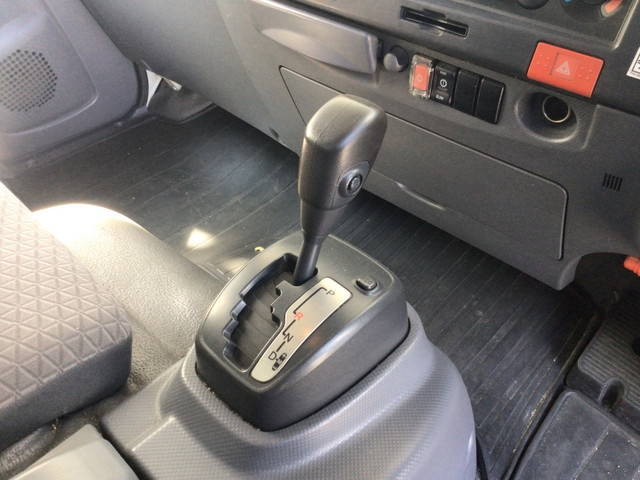 いすゞエルフ冷凍車（冷蔵車）小型（2t・3t）[写真27]