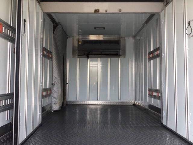 いすゞエルフ冷凍車（冷蔵車）小型（2t・3t）[写真09]