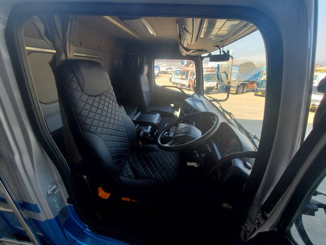 日野プロフィアセルフクレーン4段大型（10t）[写真17]