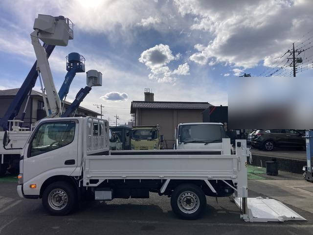 トヨタトヨエース平ボディ小型（2t・3t）[写真17]