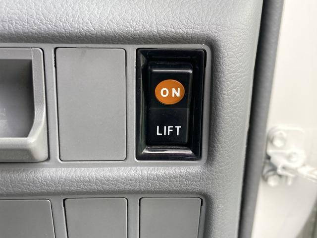 トヨタトヨエース平ボディ小型（2t・3t）[写真34]