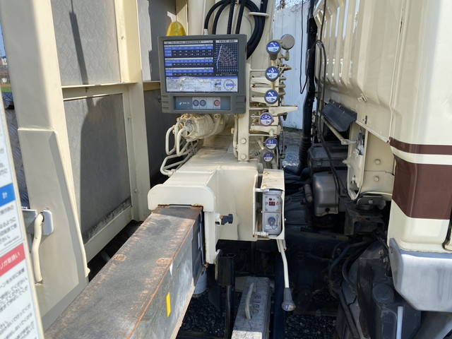 三菱ふそうキャンターセルフクレーン4段小型（2t・3t）[写真11]