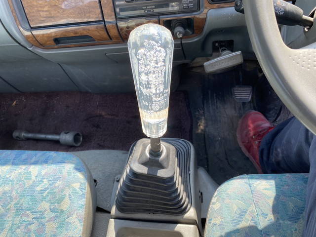 三菱ふそうキャンターセルフクレーン4段小型（2t・3t）[写真23]