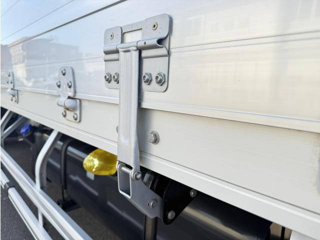 いすゞフォワードアルミウイング中型（4t）[写真15]