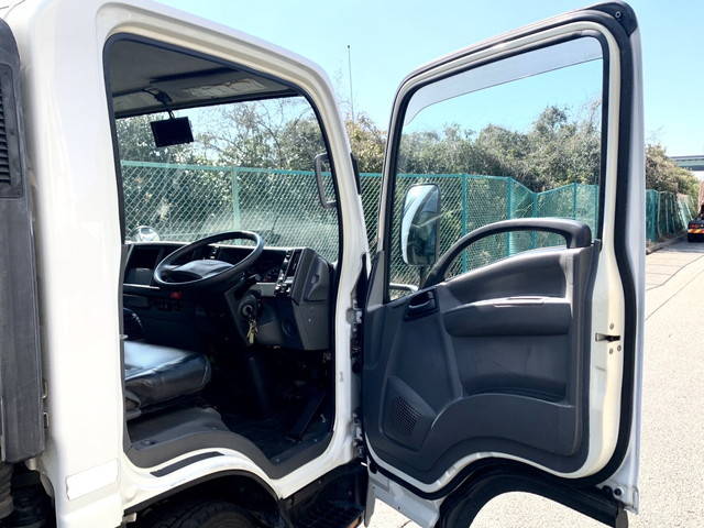 いすゞエルフパネルバン小型（2t・3t）[写真11]