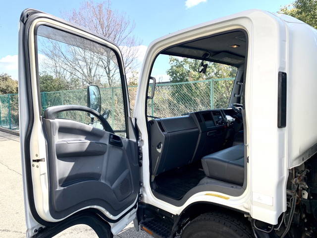 いすゞエルフパネルバン小型（2t・3t）[写真34]