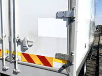 いすゞエルフパネルバン小型（2t・3t）[写真40]