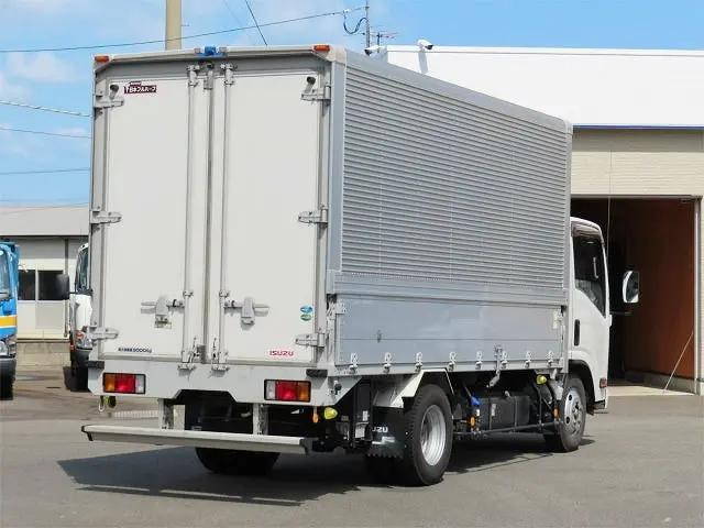 いすゞエルフアルミウイング小型（2t・3t）[写真02]