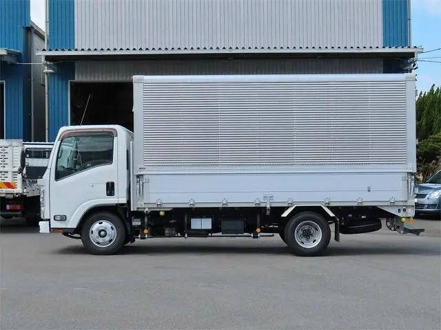 いすゞエルフアルミウイング小型（2t・3t）[写真03]