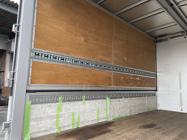 三菱ふそうキャンターアルミウイング小型（2t・3t）[写真10]