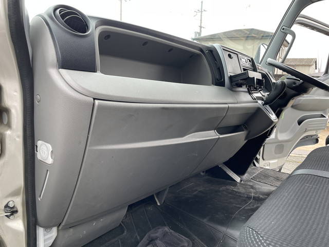 三菱ふそうキャンターアルミウイング小型（2t・3t）[写真30]