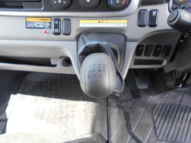 三菱ふそうキャンタークレーン5段小型（2t・3t）[写真28]