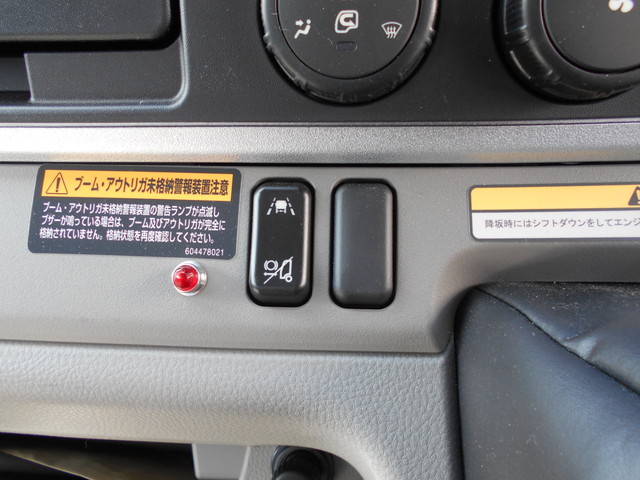 三菱ふそうキャンタークレーン5段小型（2t・3t）[写真29]