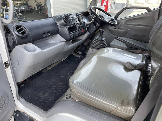 日野デュトロ平ボディ小型（2t・3t）[写真33]