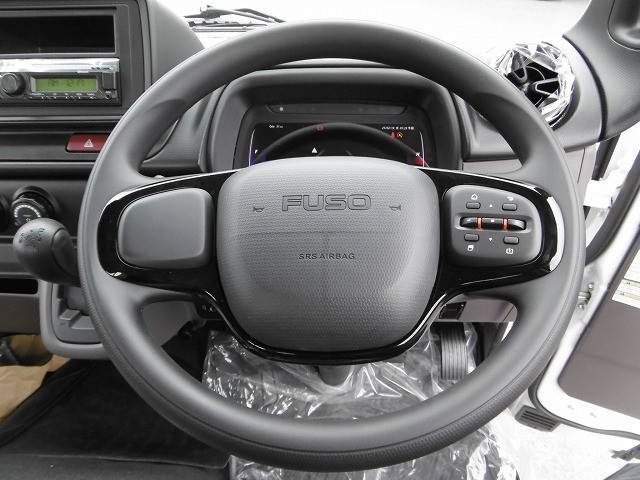 三菱ふそうキャンター平ボディ小型（2t・3t）[写真10]