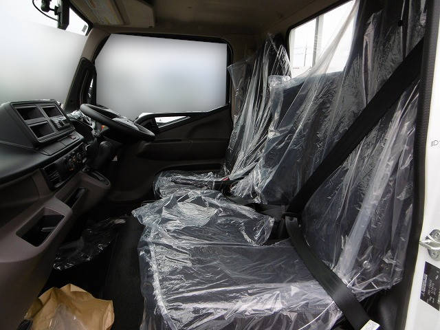 三菱ふそうキャンター平ボディ小型（2t・3t）[写真13]