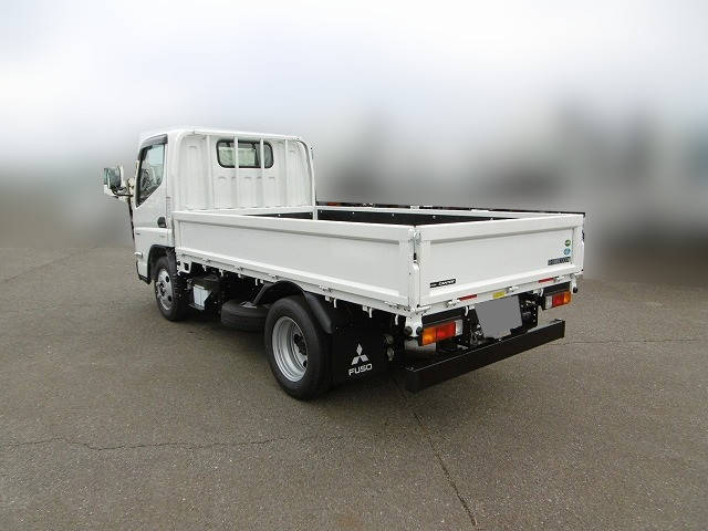 三菱ふそうキャンター平ボディ小型（2t・3t）[写真02]