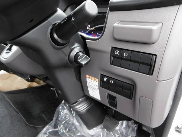 三菱ふそうキャンター平ボディ小型（2t・3t）[写真05]