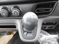 三菱ふそうキャンター平ボディ小型（2t・3t）[写真09]