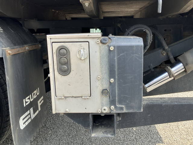 いすゞエルフダブルキャブ（Wキャブ）小型（2t・3t）[写真16]