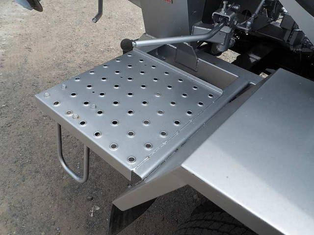 三菱ふそうキャンターミキサー車（コンクリートミキサー）小型（2t・3t）[写真18]