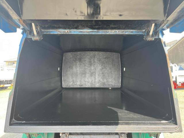 三菱ふそうキャンターパッカー車（塵芥車）小型（2t・3t）[写真09]