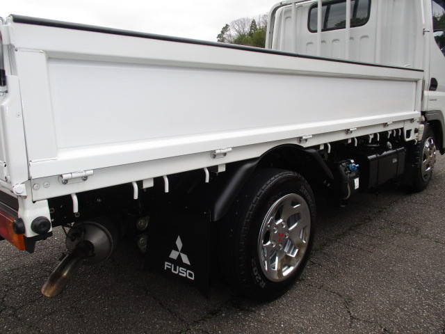 三菱ふそうキャンター平ボディ小型（2t・3t）[写真11]