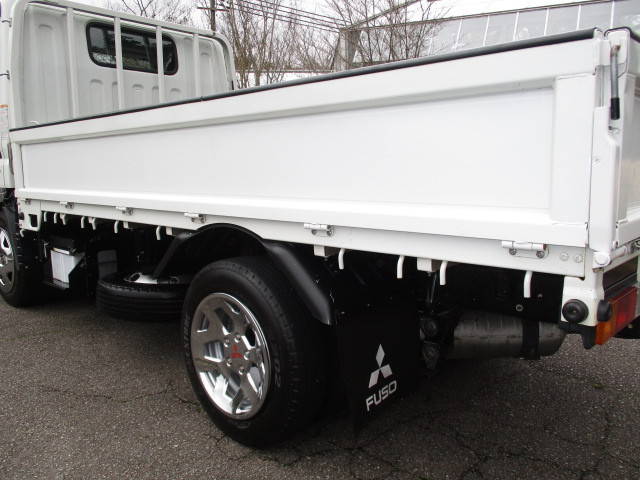 三菱ふそうキャンター平ボディ小型（2t・3t）[写真12]