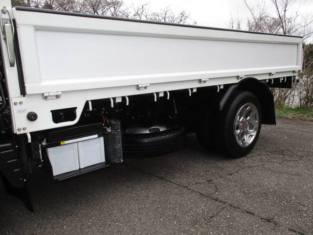 三菱ふそうキャンター平ボディ小型（2t・3t）[写真14]