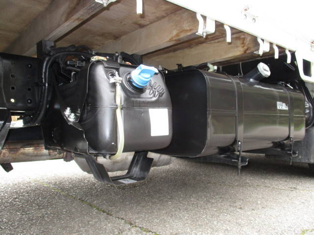 三菱ふそうキャンター平ボディ小型（2t・3t）[写真16]