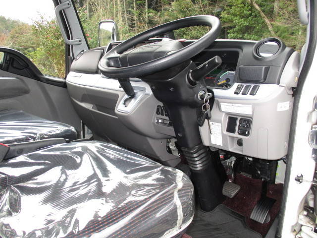 三菱ふそうキャンター平ボディ小型（2t・3t）[写真20]