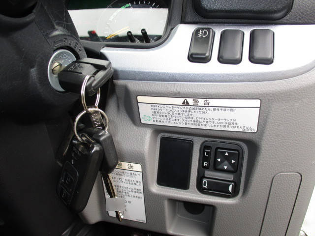 三菱ふそうキャンター平ボディ小型（2t・3t）[写真24]