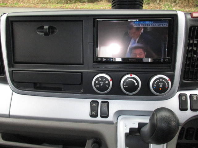 三菱ふそうキャンター平ボディ小型（2t・3t）[写真27]