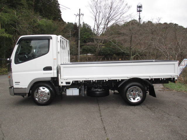 三菱ふそうキャンター平ボディ小型（2t・3t）[写真03]