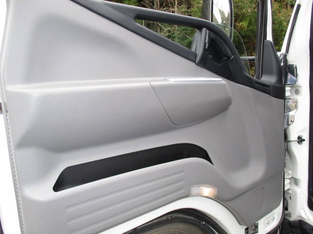 三菱ふそうキャンター平ボディ小型（2t・3t）[写真32]
