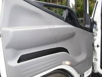 三菱ふそうキャンター平ボディ小型（2t・3t）[写真32]