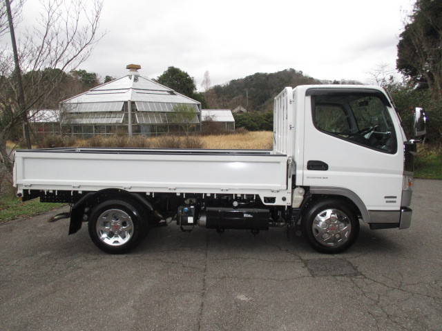 三菱ふそうキャンター平ボディ小型（2t・3t）[写真04]