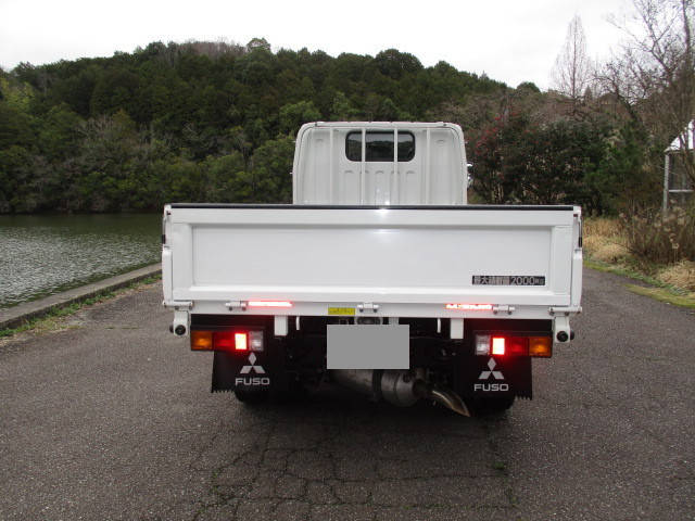 三菱ふそうキャンター平ボディ小型（2t・3t）[写真06]