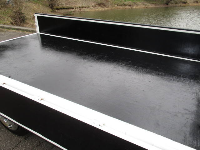 三菱ふそうキャンター平ボディ小型（2t・3t）[写真08]